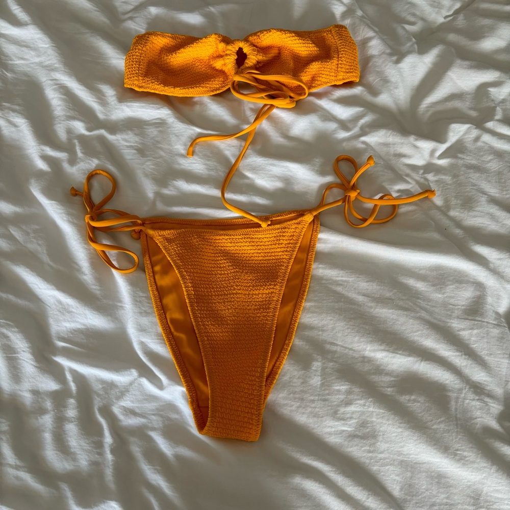 Kendall and Kylie bikini